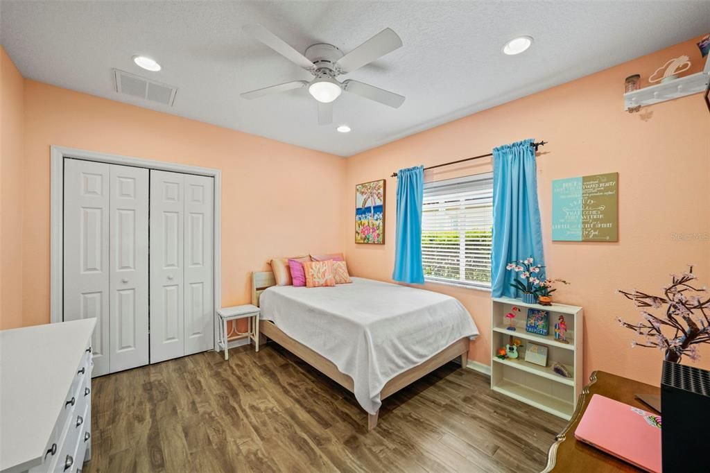 Activo con contrato: $725,000 (4 camas, 3 baños, 2749 Pies cuadrados)