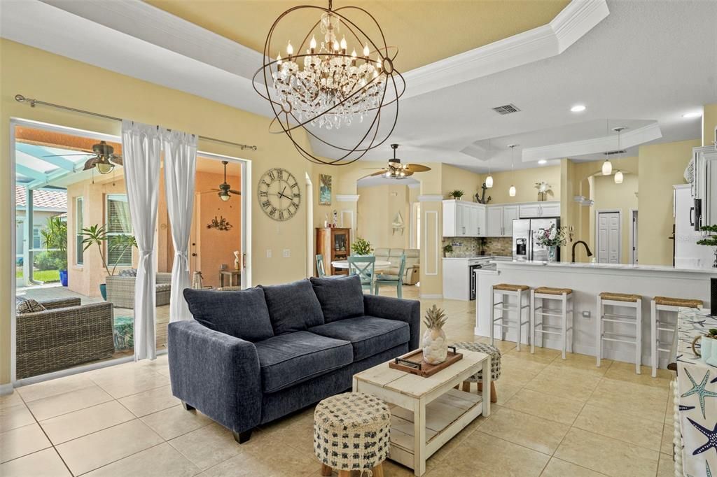 Activo con contrato: $725,000 (4 camas, 3 baños, 2749 Pies cuadrados)