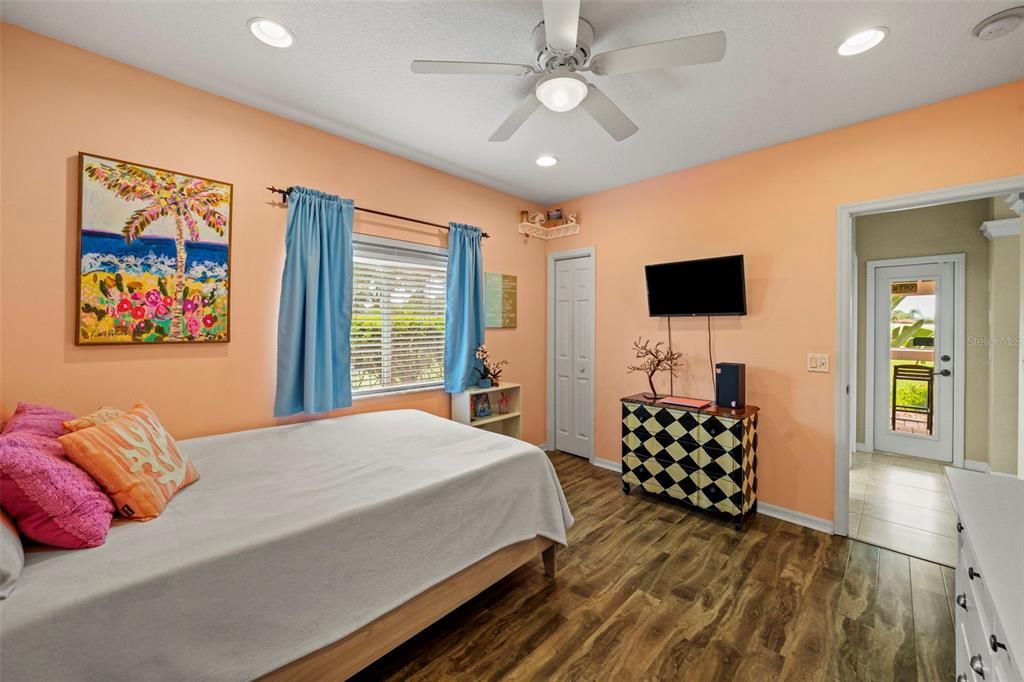 Activo con contrato: $725,000 (4 camas, 3 baños, 2749 Pies cuadrados)