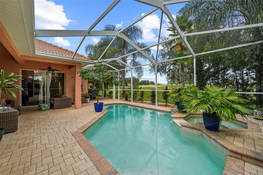 Activo con contrato: $725,000 (4 camas, 3 baños, 2749 Pies cuadrados)