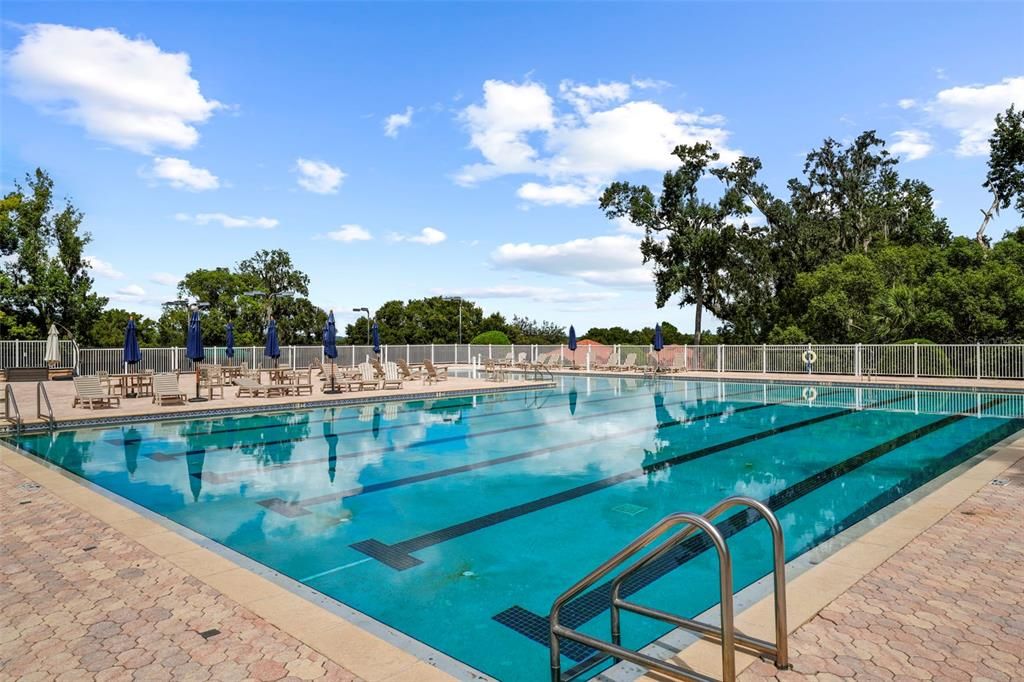 Activo con contrato: $725,000 (4 camas, 3 baños, 2749 Pies cuadrados)