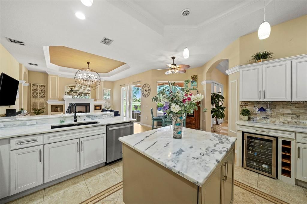 Activo con contrato: $725,000 (4 camas, 3 baños, 2749 Pies cuadrados)