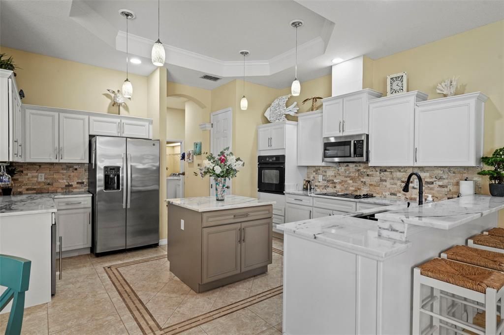 Activo con contrato: $725,000 (4 camas, 3 baños, 2749 Pies cuadrados)