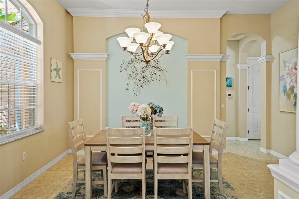 Activo con contrato: $725,000 (4 camas, 3 baños, 2749 Pies cuadrados)