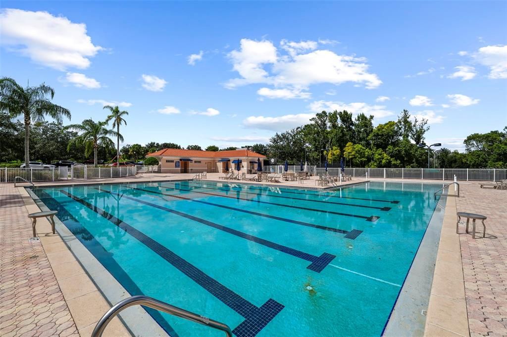 Activo con contrato: $725,000 (4 camas, 3 baños, 2749 Pies cuadrados)