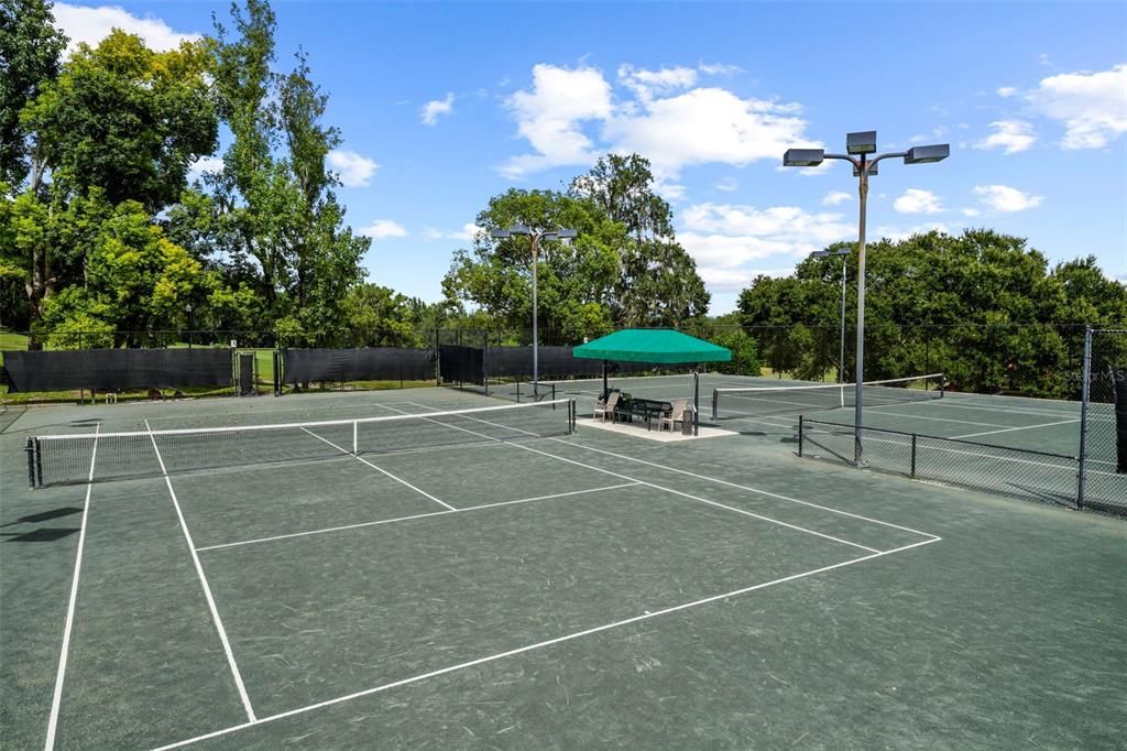 Activo con contrato: $725,000 (4 camas, 3 baños, 2749 Pies cuadrados)