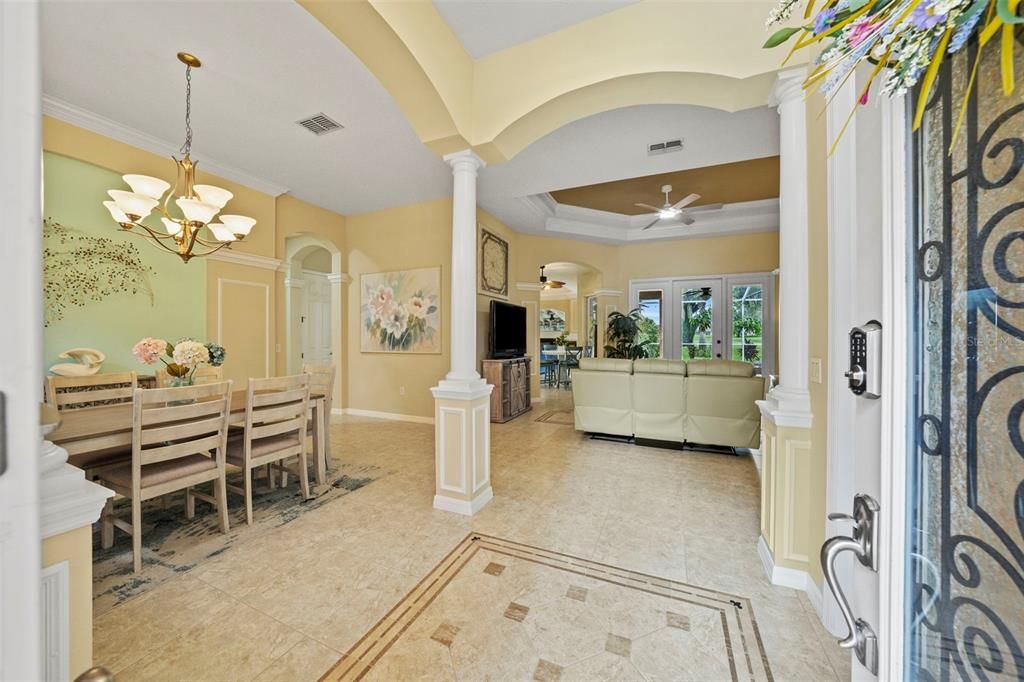 Activo con contrato: $725,000 (4 camas, 3 baños, 2749 Pies cuadrados)