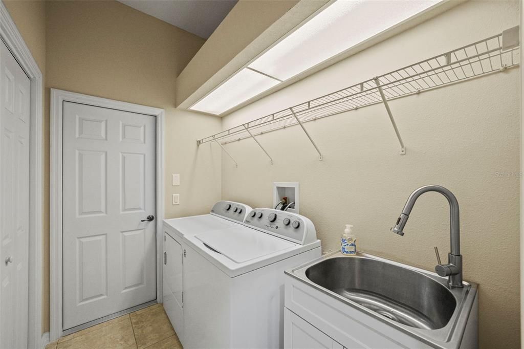 Activo con contrato: $725,000 (4 camas, 3 baños, 2749 Pies cuadrados)