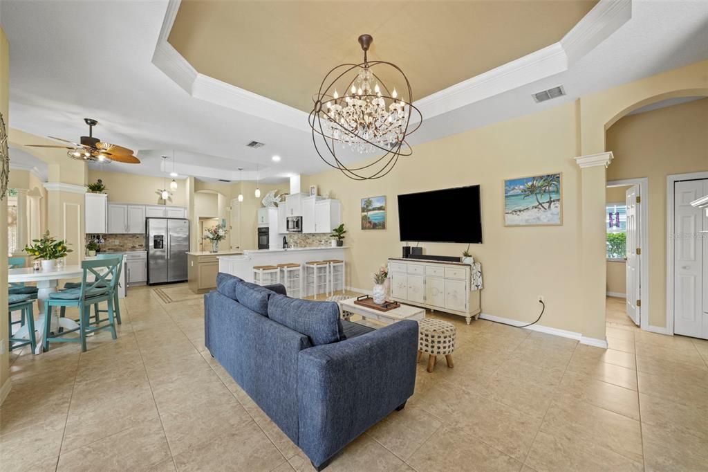 Activo con contrato: $725,000 (4 camas, 3 baños, 2749 Pies cuadrados)