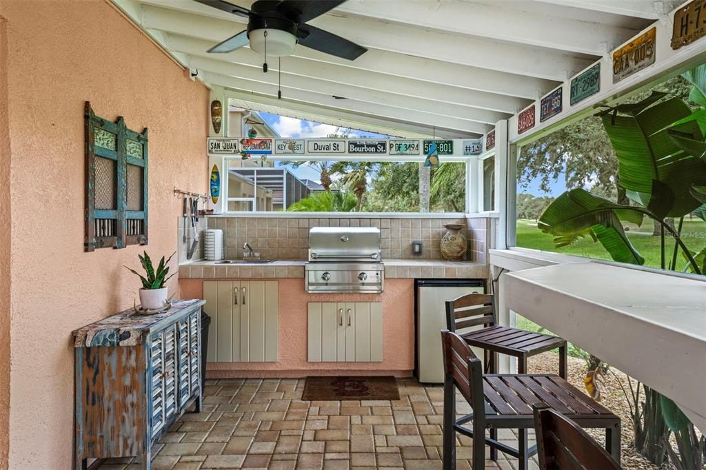 Activo con contrato: $725,000 (4 camas, 3 baños, 2749 Pies cuadrados)