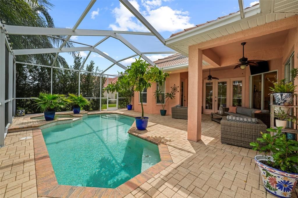 Activo con contrato: $725,000 (4 camas, 3 baños, 2749 Pies cuadrados)