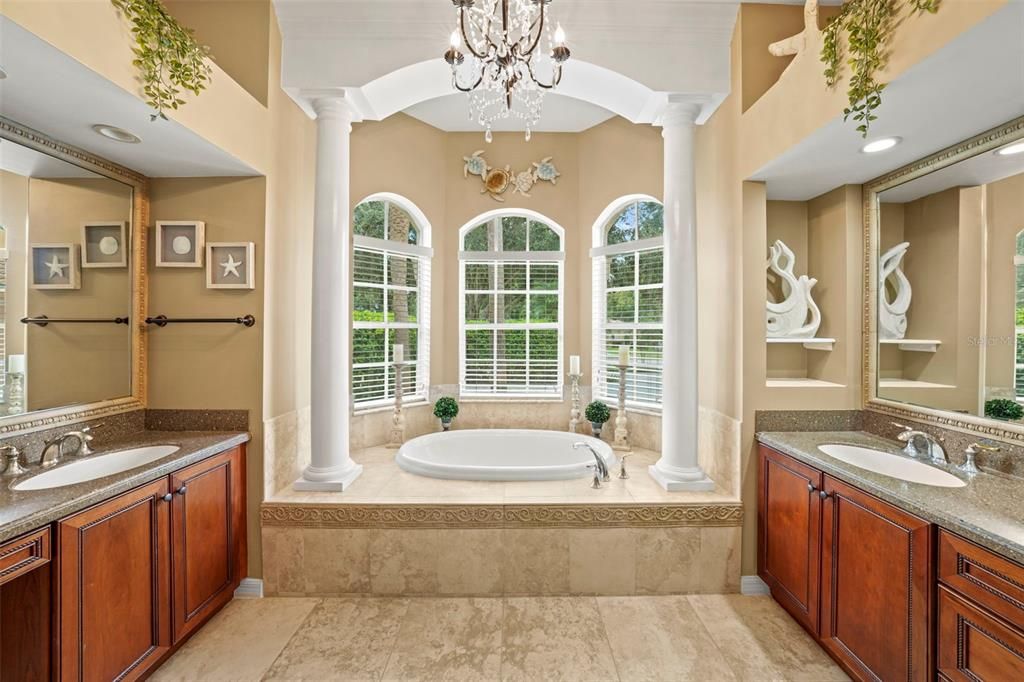 Activo con contrato: $725,000 (4 camas, 3 baños, 2749 Pies cuadrados)