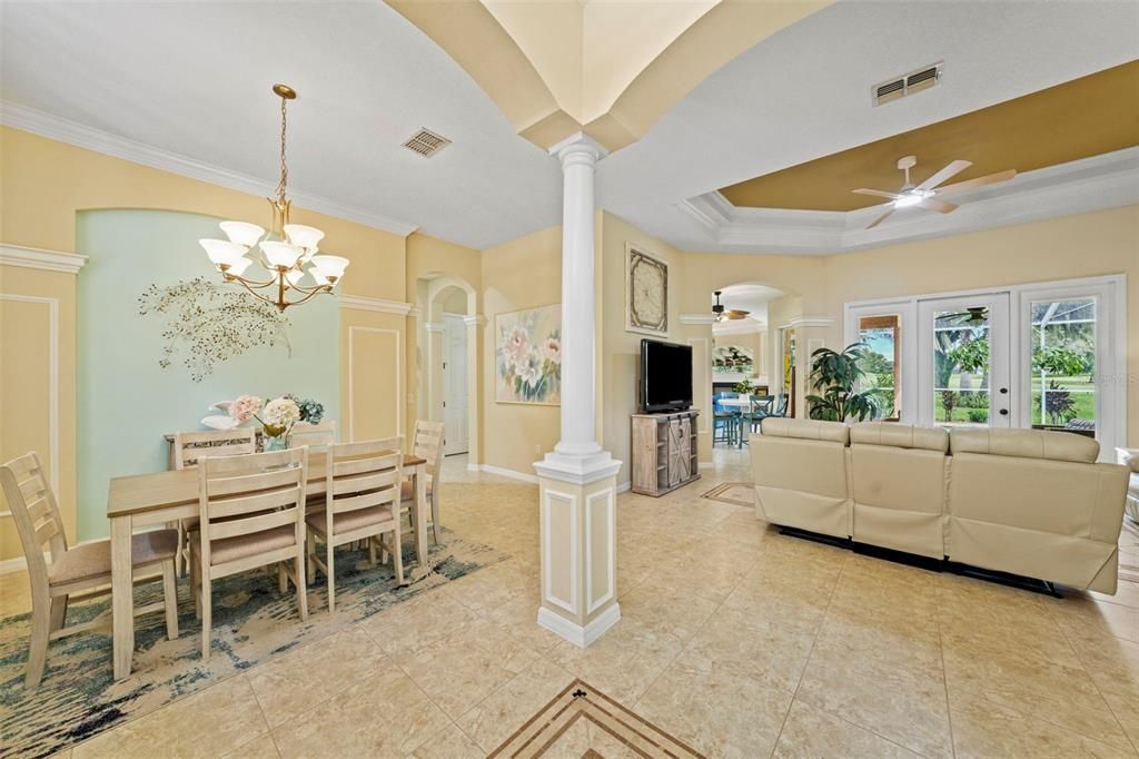 Activo con contrato: $725,000 (4 camas, 3 baños, 2749 Pies cuadrados)