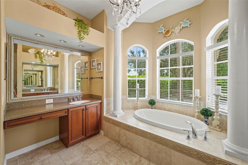 Activo con contrato: $725,000 (4 camas, 3 baños, 2749 Pies cuadrados)