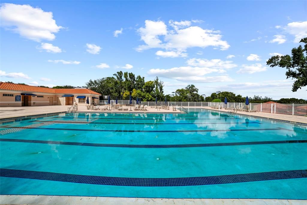 Activo con contrato: $725,000 (4 camas, 3 baños, 2749 Pies cuadrados)