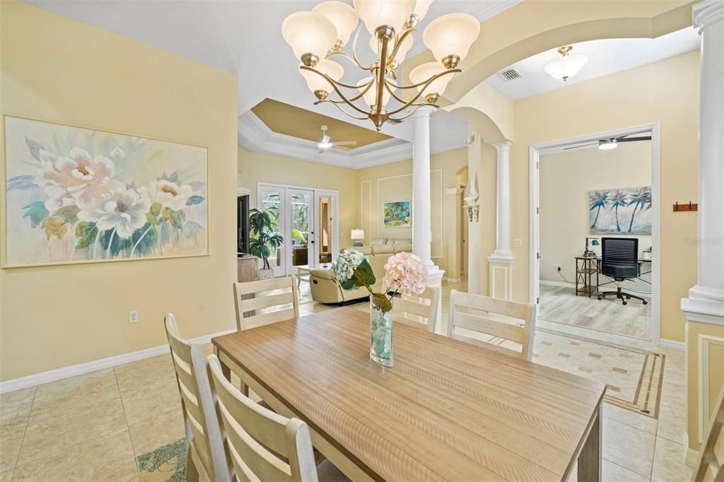 Activo con contrato: $725,000 (4 camas, 3 baños, 2749 Pies cuadrados)