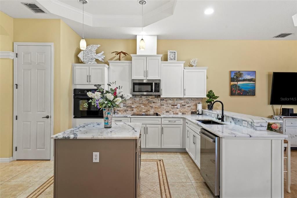 Activo con contrato: $725,000 (4 camas, 3 baños, 2749 Pies cuadrados)