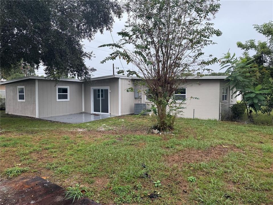 合同活跃: $360,000 (4 贝兹, 2 浴室, 1610 平方英尺)