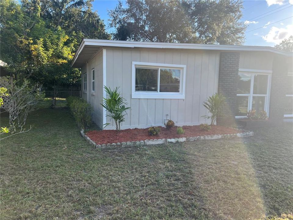 合同活跃: $360,000 (4 贝兹, 2 浴室, 1610 平方英尺)