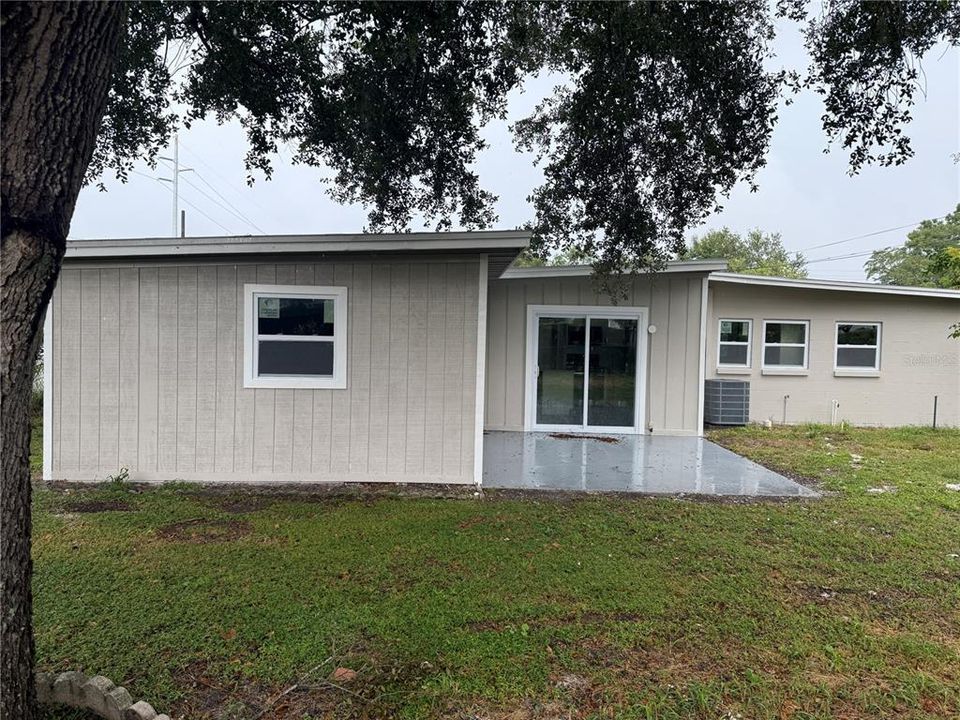 合同活跃: $360,000 (4 贝兹, 2 浴室, 1610 平方英尺)