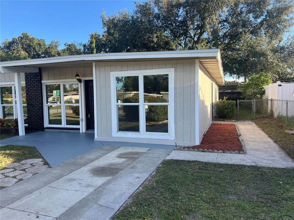 合同活跃: $360,000 (4 贝兹, 2 浴室, 1610 平方英尺)