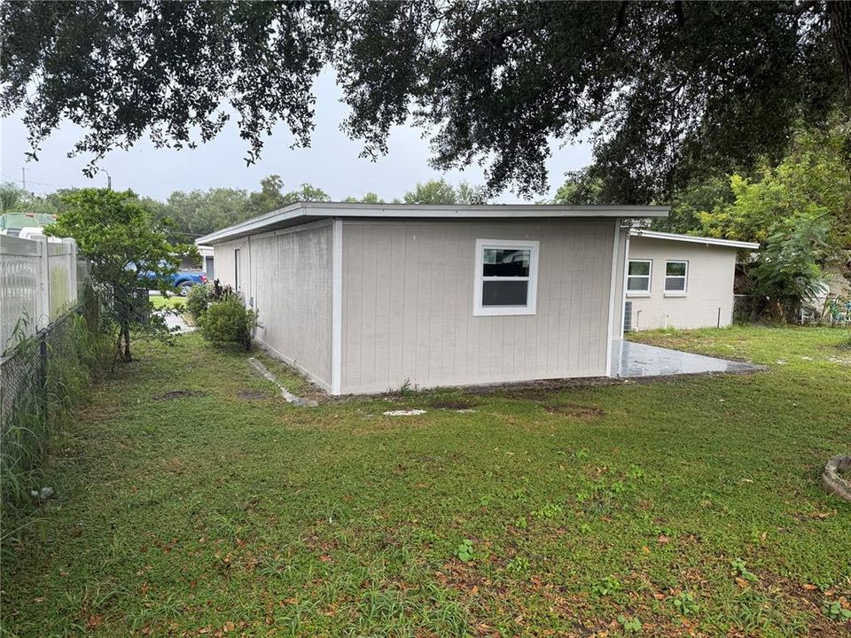 合同活跃: $360,000 (4 贝兹, 2 浴室, 1610 平方英尺)