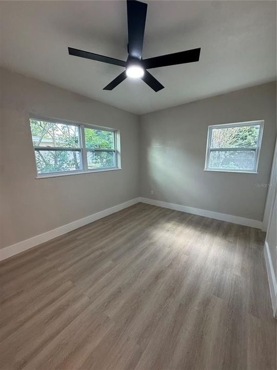 合同活跃: $360,000 (4 贝兹, 2 浴室, 1610 平方英尺)