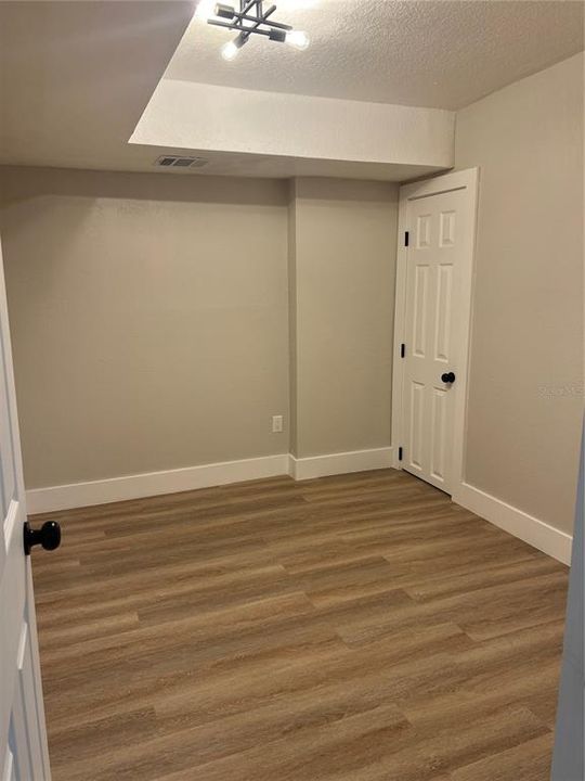 合同活跃: $360,000 (4 贝兹, 2 浴室, 1610 平方英尺)