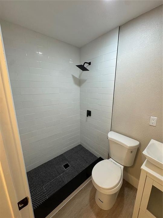 合同活跃: $360,000 (4 贝兹, 2 浴室, 1610 平方英尺)