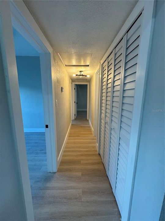 合同活跃: $360,000 (4 贝兹, 2 浴室, 1610 平方英尺)