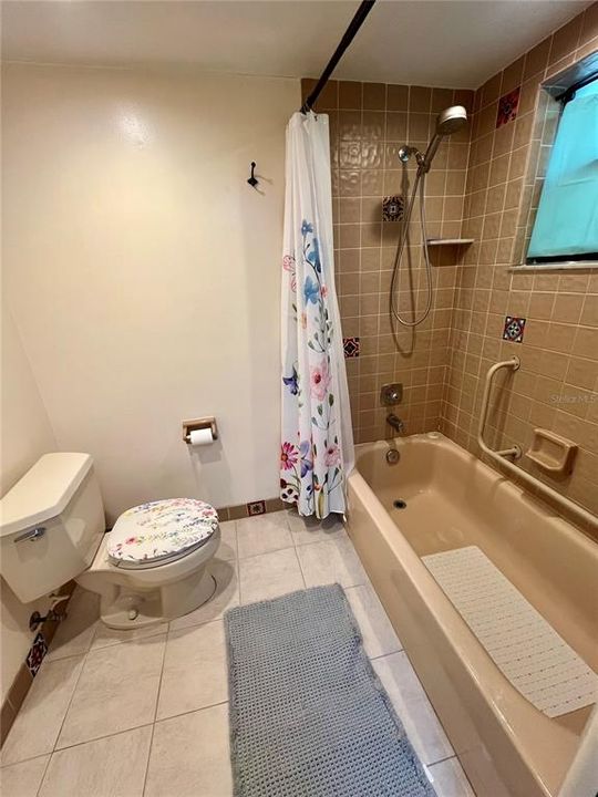 Active With Contract: $250,000 (2 beds, 2 baths, 1718 Square Feet)