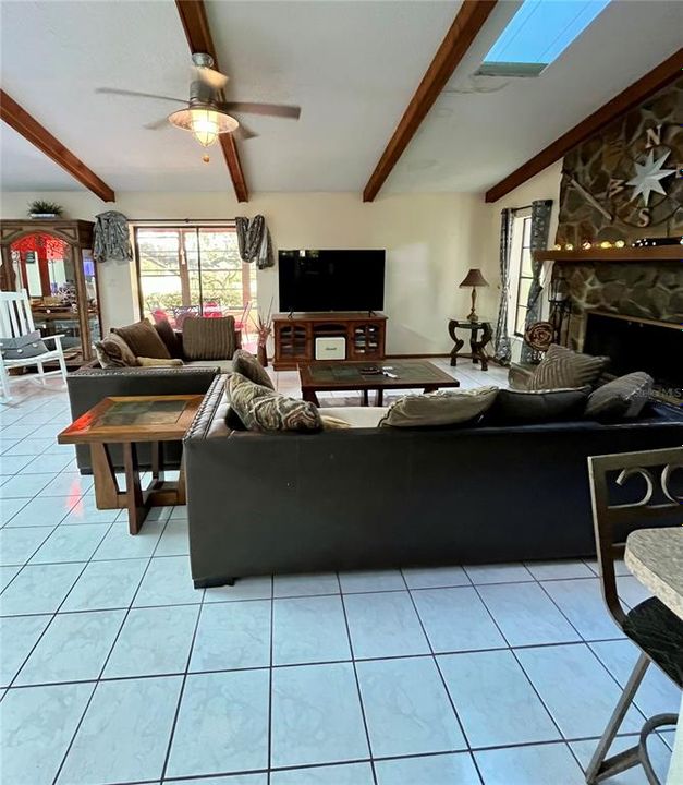 Active With Contract: $250,000 (2 beds, 2 baths, 1718 Square Feet)