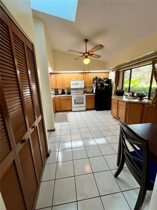 Active With Contract: $250,000 (2 beds, 2 baths, 1718 Square Feet)