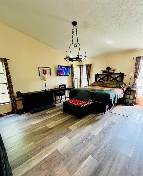 Active With Contract: $250,000 (2 beds, 2 baths, 1718 Square Feet)