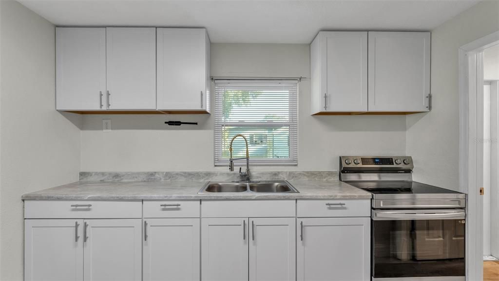 Activo con contrato: $219,900 (3 camas, 1 baños, 888 Pies cuadrados)