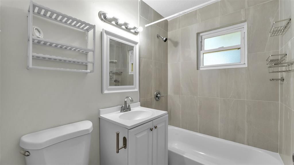 Activo con contrato: $219,900 (3 camas, 1 baños, 888 Pies cuadrados)