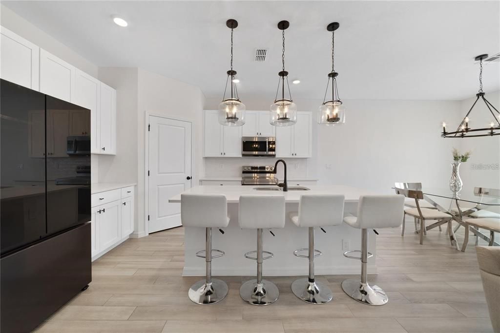 For Sale: $499,999 (5 beds, 3 baths, 2882 Square Feet)