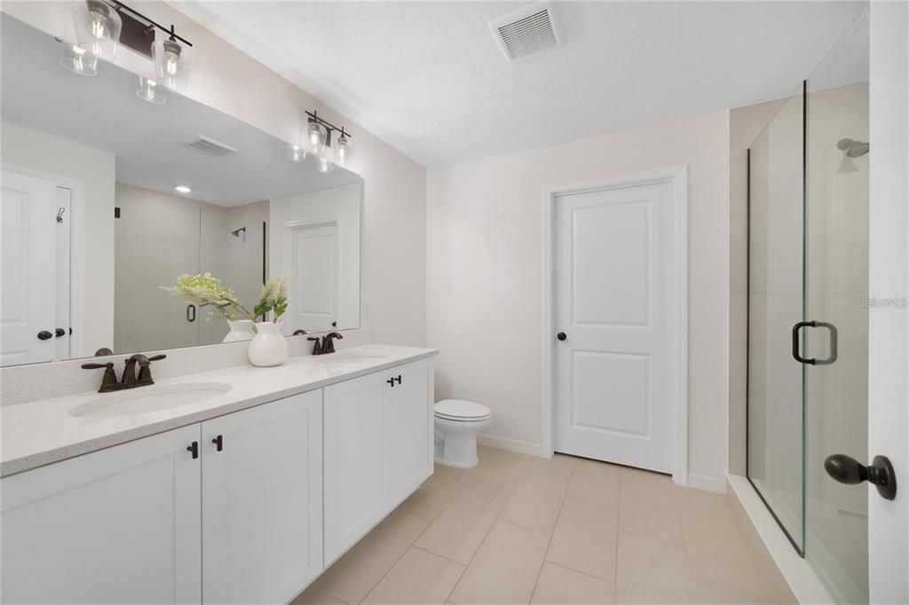 For Sale: $499,999 (5 beds, 3 baths, 2882 Square Feet)