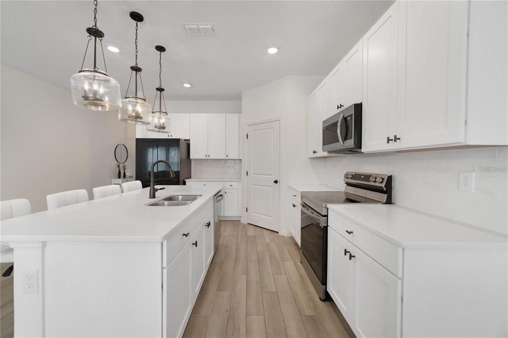 For Sale: $499,999 (5 beds, 3 baths, 2882 Square Feet)