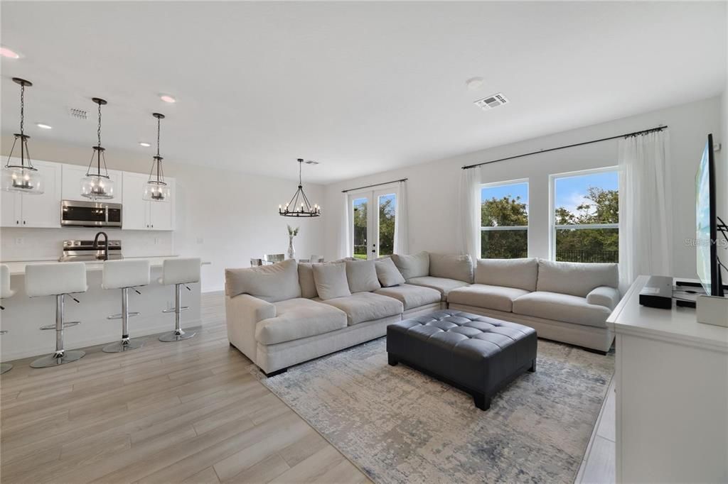 For Sale: $499,999 (5 beds, 3 baths, 2882 Square Feet)