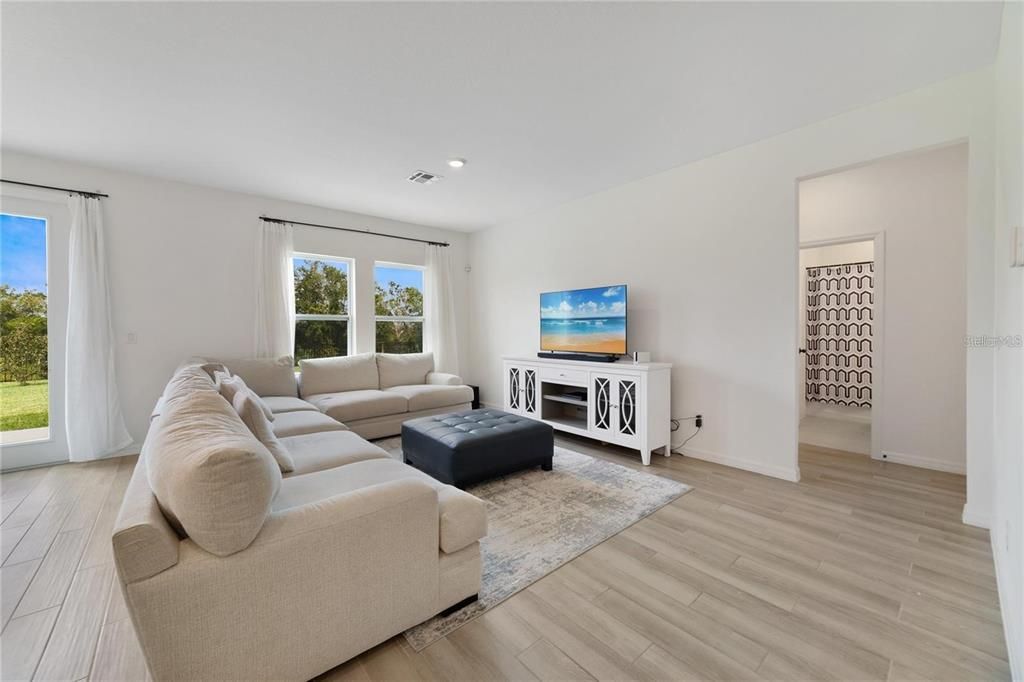 For Sale: $499,999 (5 beds, 3 baths, 2882 Square Feet)