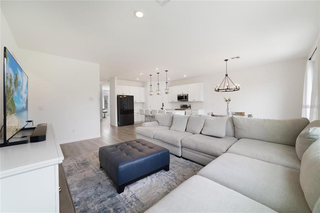 For Sale: $499,999 (5 beds, 3 baths, 2882 Square Feet)