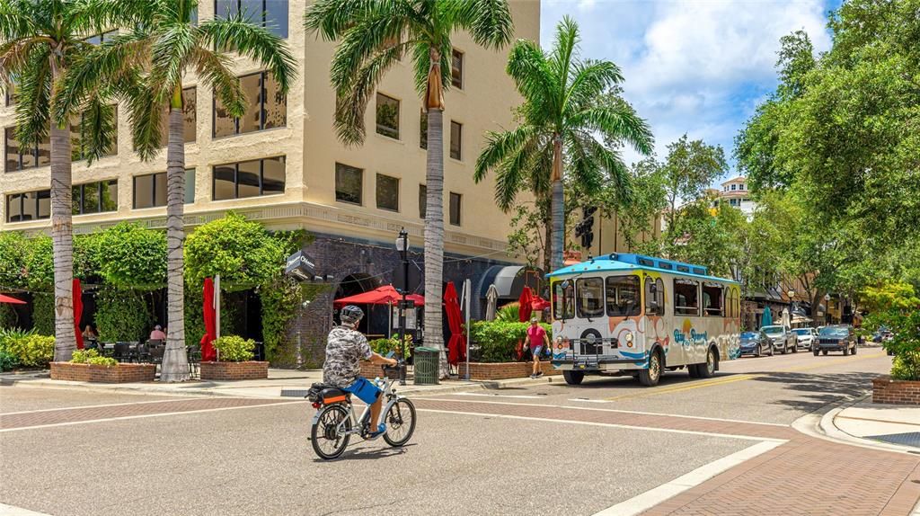 For Sale: $1,440,000 (4 beds, 4 baths, 3249 Square Feet)