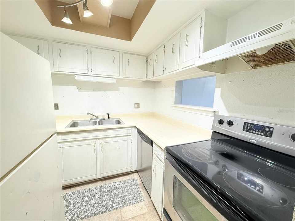 Activo con contrato: $85,000 (1 camas, 1 baños, 825 Pies cuadrados)