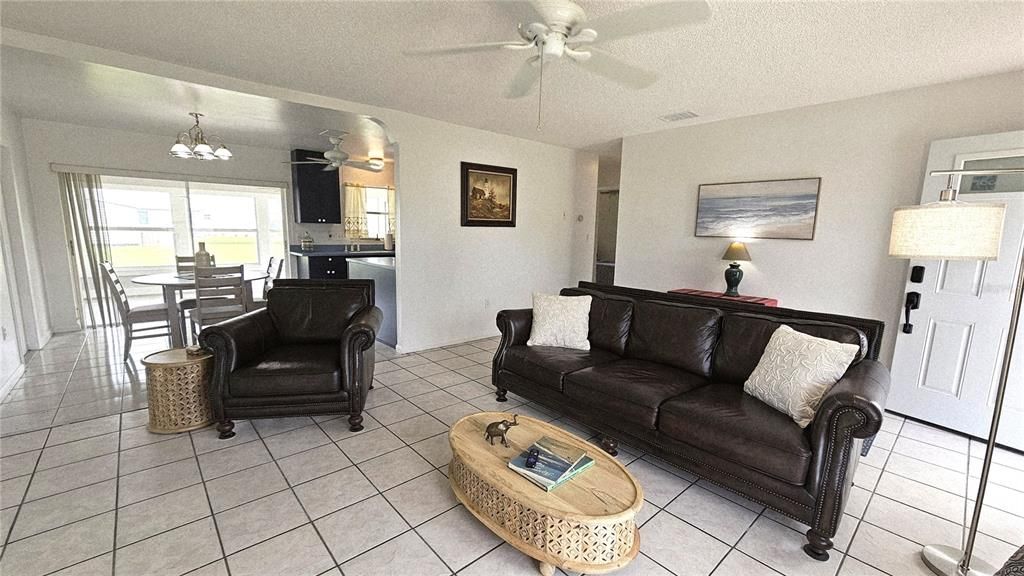 В аренду: $2,700 (2 спален, 1 ванн, 918 Квадратных фут)