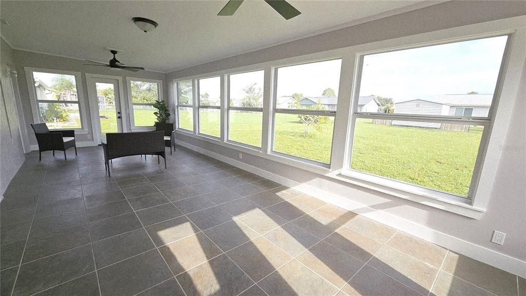 В аренду: $2,700 (2 спален, 1 ванн, 918 Квадратных фут)