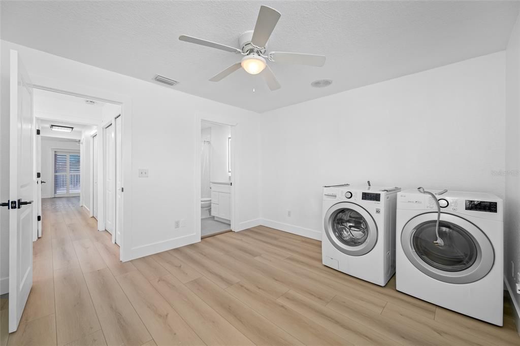 En Venta: $549,999 (3 camas, 2 baños, 1420 Pies cuadrados)