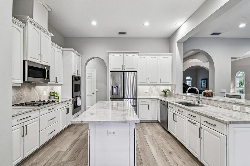 待售: $1,400,000 (5 贝兹, 4 浴室, 3962 平方英尺)