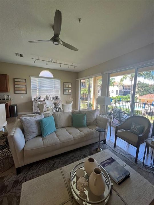 На продажу: $529,900 (4 спален, 3 ванн, 2848 Квадратных фут)