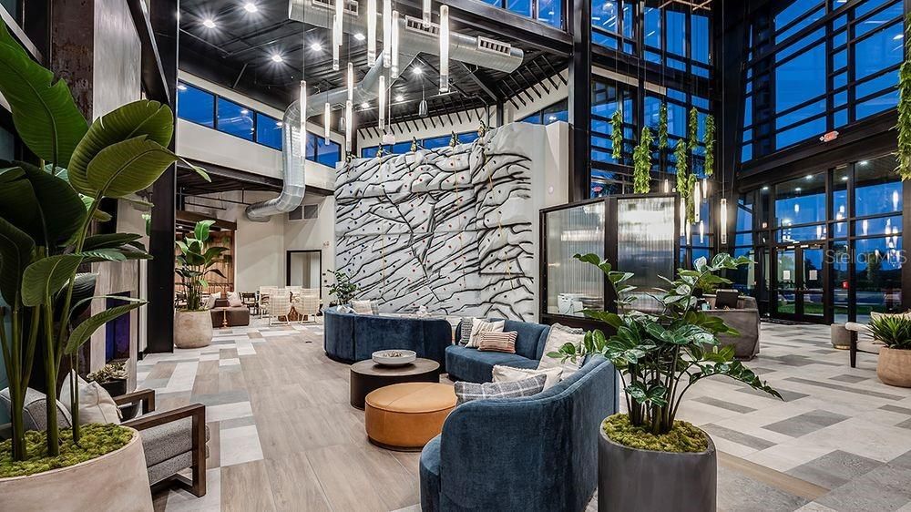 合同活跃: $711,884 (3 贝兹, 3 浴室, 2275 平方英尺)